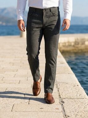2353 - Brax Pant "Blue Lab" Cesar model trousers in a regular fit.
